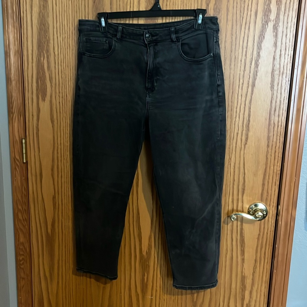 black mom jeans